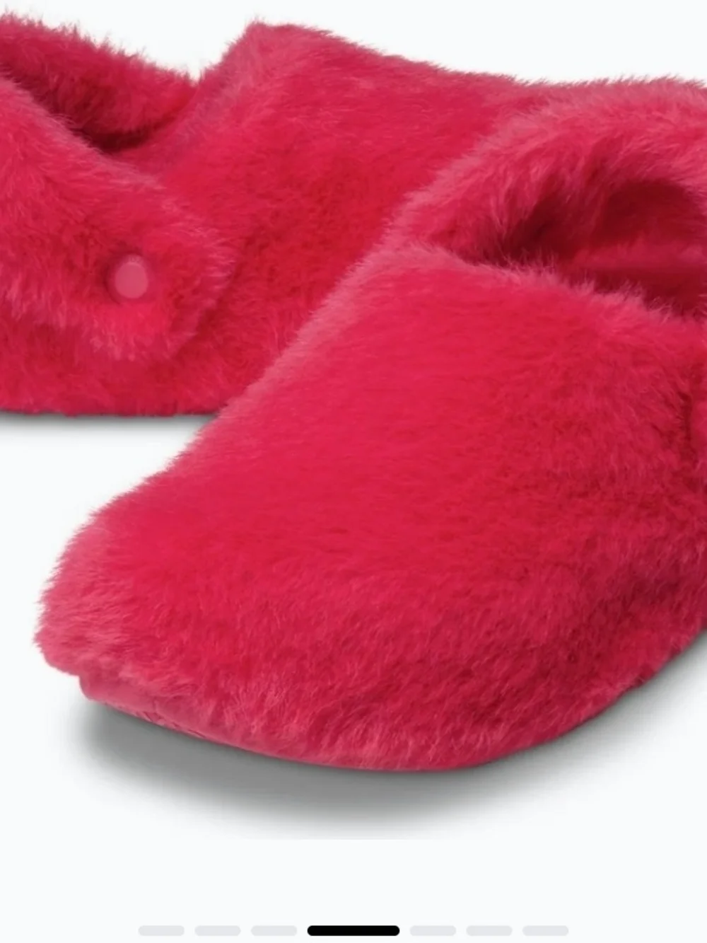 CROCS Adult Fuzzy Slip-On Warmers in Bright Pink